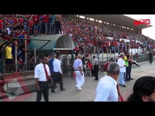 لحظة إصابة عمرو جمال في مران الأهلي وخروجه