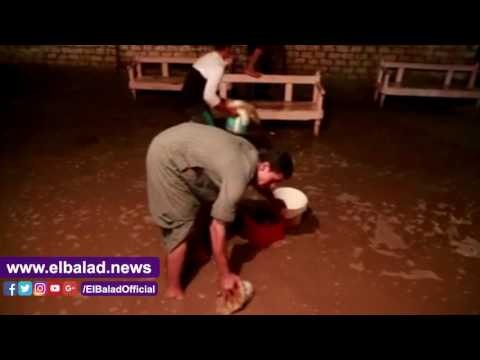 صدى البلد | معاناة أهالي العياط وسط مياه السيول