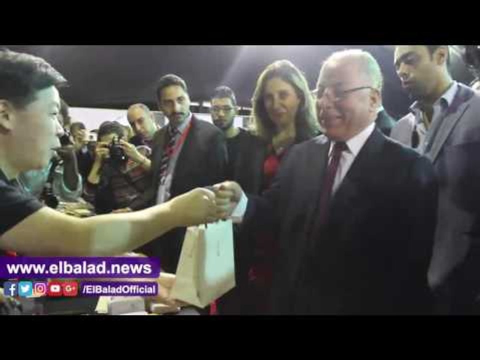 صدى البلد |  وزير الثقافة و سفير الصين يتفقدان معرض الصناعات الثقافية "مصر ـ الصين"