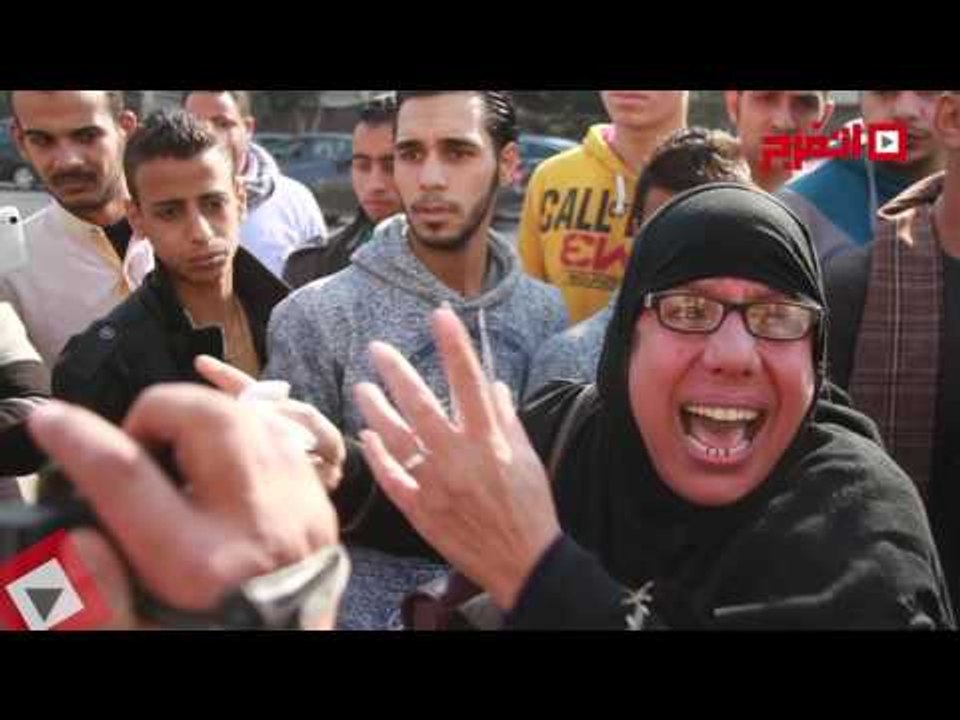 اتفرج | صرخة مسلمة علي ضحايا الكاتدرائية أثناء تشييع الجنازة