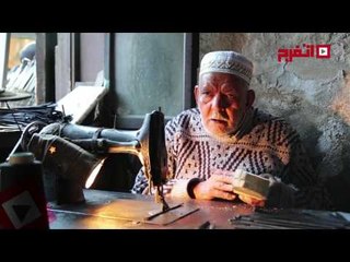 اتفرج | «عبد العظيم».. آخر صانع «قباقيب» في الغورية