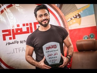 اتفرج | تامر حسني.. رحلة صعود نجم الجيل