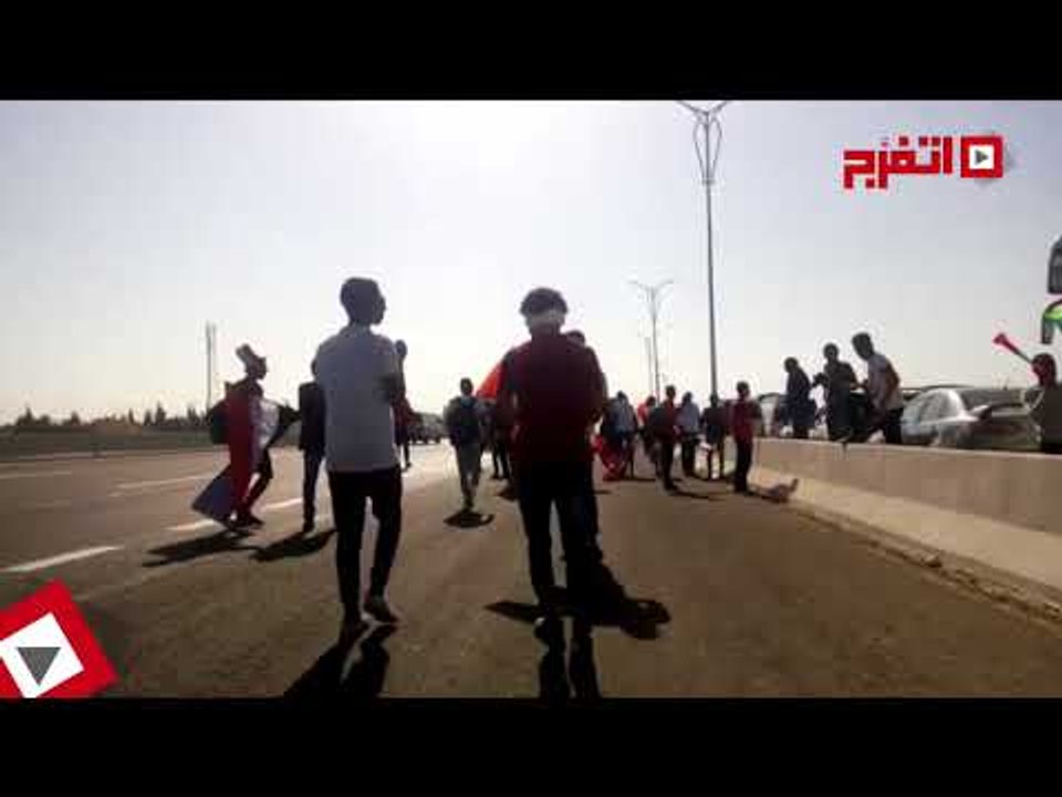 اتفرج | الجماهير المصرية تملأ برج العرب استعدادا للكونغو
