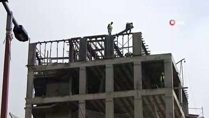 İnşaat işçilerinin tehlikeli mesaisi