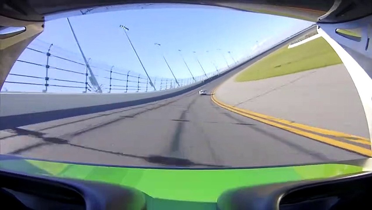 Quand tu crèves ton pneu à 200Km/h en voiture !