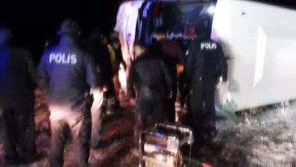 Yolcu otobüsü devrildi - SİVAS