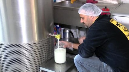 Bursa Yöneticiliği Bırakıp Süt Taksiyi Kurdu, Siparişlere Yetişemiyor