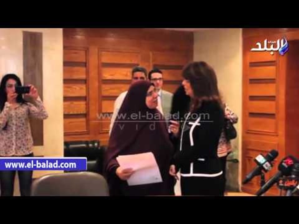 وزيرة التضامن تسلم الأمهات المثاليات مكافأة "ال...