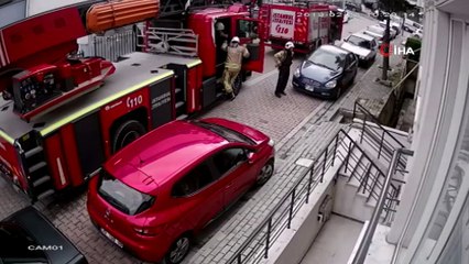 Hırsızlık yapmak için evin çatısını yaktı