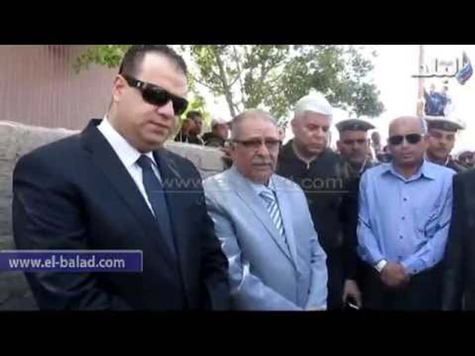 محافظ الفيوم يقدم واجب العزاء لاهل شهيد الشرطة مؤكدا ترحيبه بهم في اي وقت