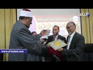 رئيس جامعة الأزهر يتسلم درع الدراسات الإسلامية للبنين