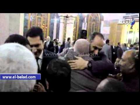 علاء وجمال مبارك يغادران مسجد عمر مكرم بعد عزاء بكري