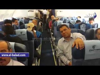 كواليس رحلة الاهلی الى المغرب من داخل الطائرة