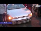 ضابط يستقل سيارة «بدون لوحات» يقبض على مواطن «مخالف للقانون»