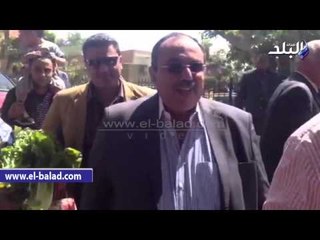 محافظ القليوبية يغني مع المواطنين في القناطر احتفالا بشم النسيم