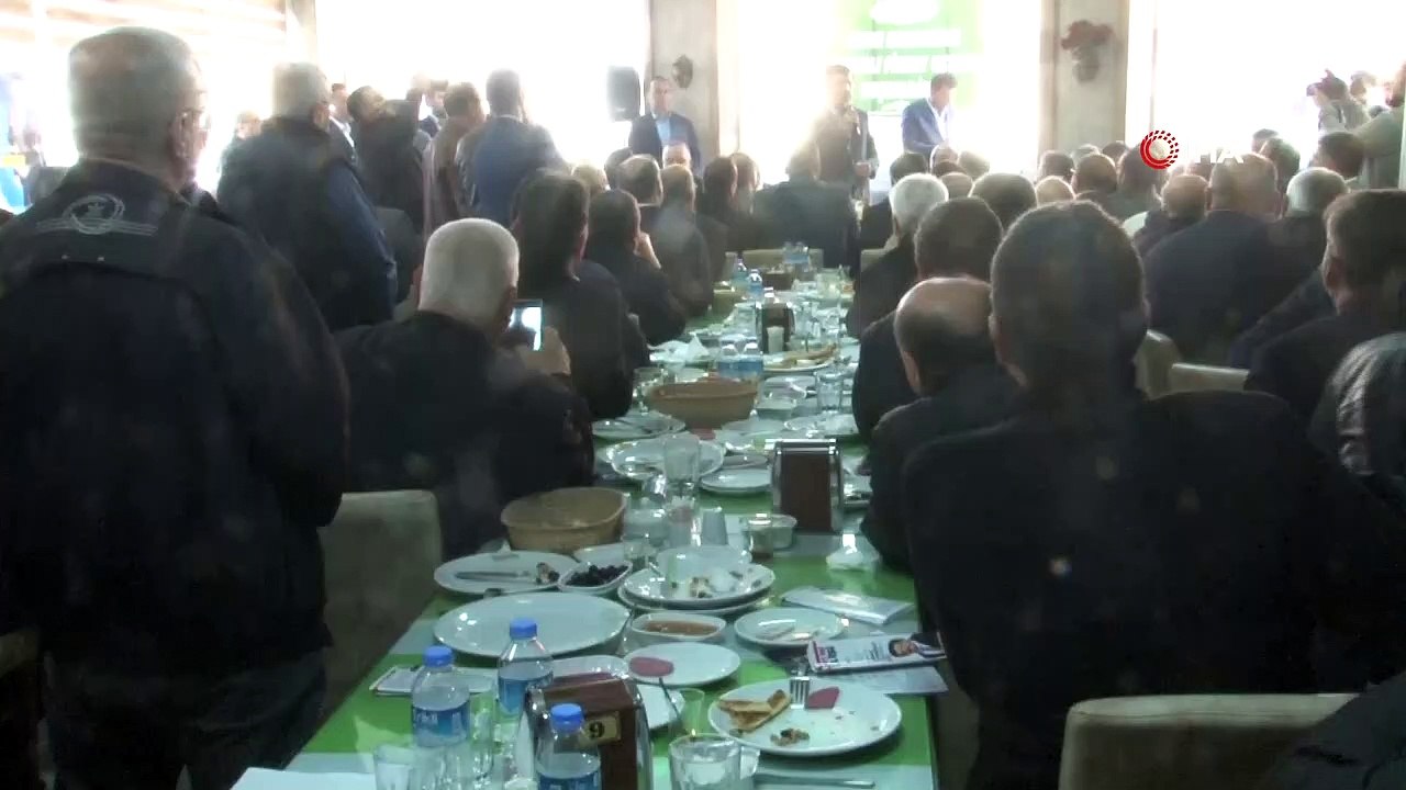 İzmir Büyükşehir Belediye Başkan Adayı Nihat Zeybekçi, taksi durak başkanları ve taksi şoförleri ile sohbet toplantısına katıldı