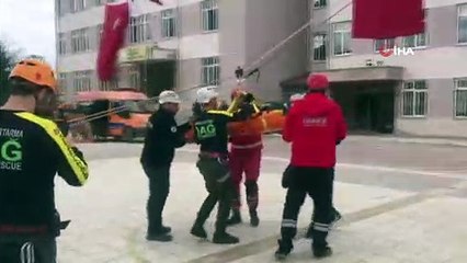 Lisedeki KBRN tatbikatı gerçeğini aratmadı