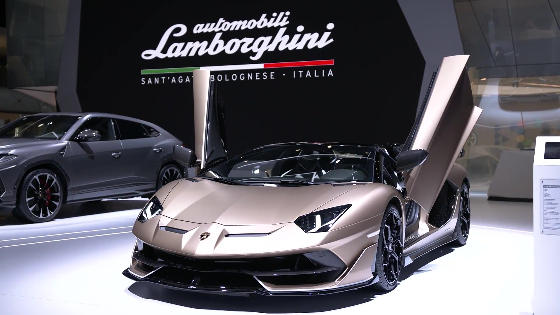 Lamborghini Aventador SVJ Roadster Interiors Design - video Dailymotion