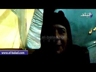 سيدة وابنائها يعيشون على رصيف بالإسكندرية