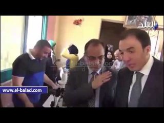 محافظ بني سويف يتفقد قافلة طبية لأمراض العيون