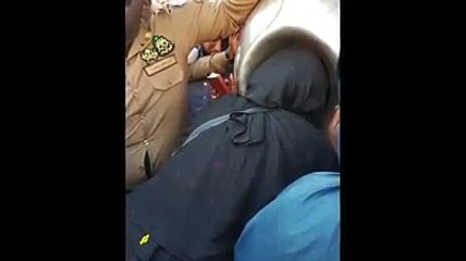 Marième Faye Sall prie pour le Sénégal devant la Kaaba