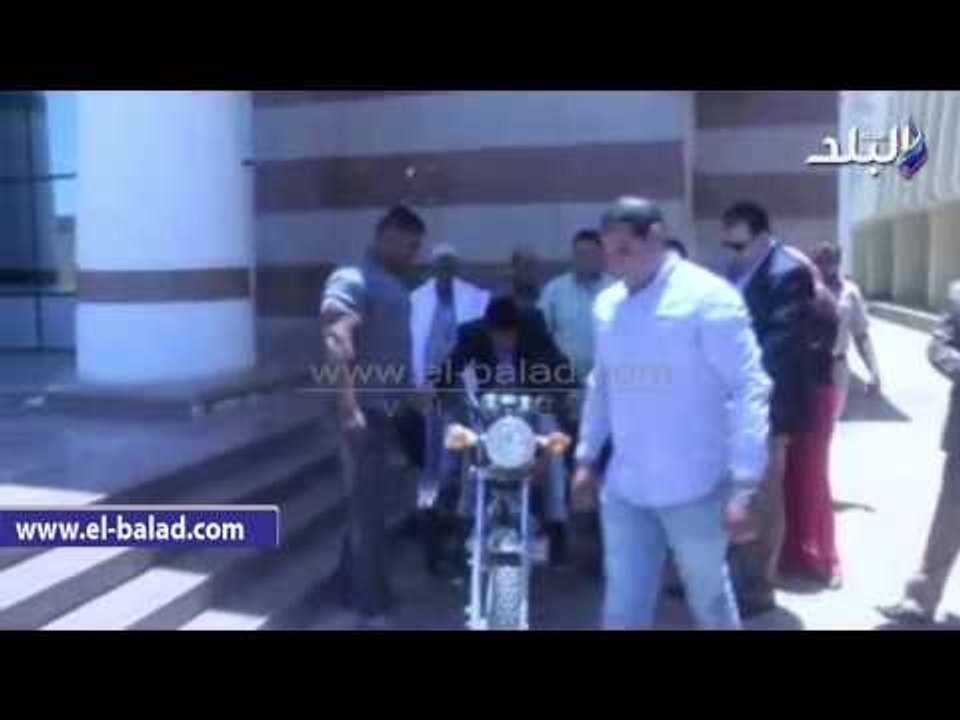 محافظ الفيوم يمنح مواطن من ذوى الاحتياجات الخاص...