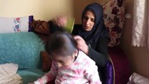 Fedakar Anne Engelli Kızını Okula Sırtında Taşıyor - Kars
