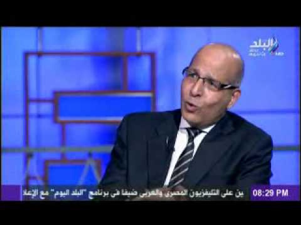 الاستاذ مأمون فندى يحلل الاحداث منذ اندلاع الثورة لحتى  الان فى 5 اغانى