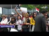 إلهام شاهين وهالة صدقي وهشام عباس ويسرا في مظاهرة دعما للسيسي في برلين