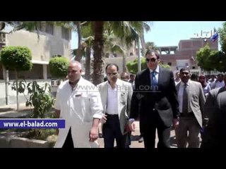 محافظ بني سويف يتفقد مستشفى اهناسيا ويوزع 500 كرتونة سلع غذائية على الأسر الفقيرة بقرية النويرة