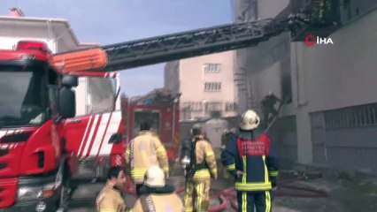 Bağcılar'da 3 Katlı Kağıt Fabrikasında Yangın Çıktı