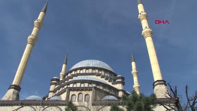 İstanbul-Ümraniye'de Oğlu Tarafından Öldürülen Kadın Son Yolculuğuna Uğurlandı