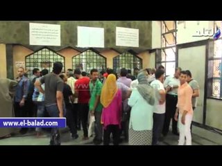 مشادات كلامية وزحام شديد امام شباك التذاكر بمحطة مصر
