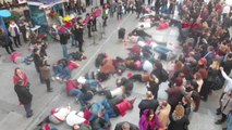 İzmirli Kadınlar, Öldürülen Hemcinslerini 'Flash Mob' Gösterisiyle Andı-2