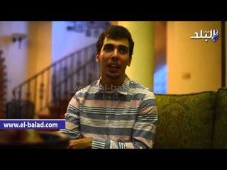 رغم إصابته بشلل دماغى   معاق مصرى يحصل على بكالوريوس إعلام من الجامعة الامريكية