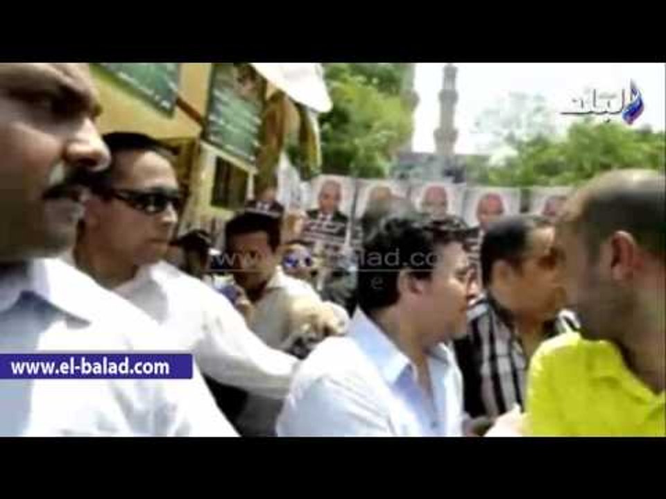 هاني شاكر يصل المسرح العائم وأنصاره يلتفون حوله خلال انتخابات نقابة الموسيقيين