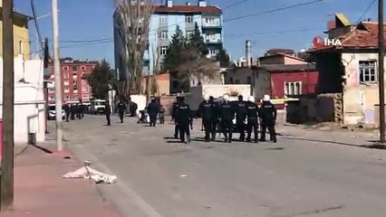 İki ailenin taşlı kavgasına polis müdahalesi