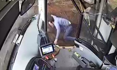 4 yolcunun yaralandığı otobüs kazası kamerada