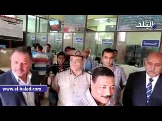 مدير أمن أسوان يتفقد تنفيذ مبادرة إعفاء المواطنين من الرسوم احتفالا بالقناة الجديدة