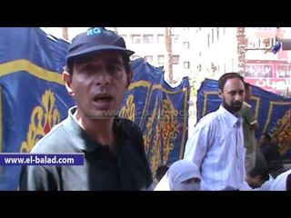 السيدات يفترشون الأرض في الشمس المحرقة أمام السجل المدنى بالهرم