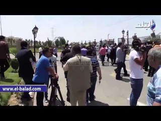 فيفى عبده وأحمد بدير ووفاء عامر يشاركون فى جنازة الفنان "نور الشريف"