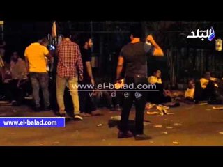 المرشحين البرلمانيين يفترشون الأرض أمام محكمة الجيزة لأولوية تقديم أوراقهم