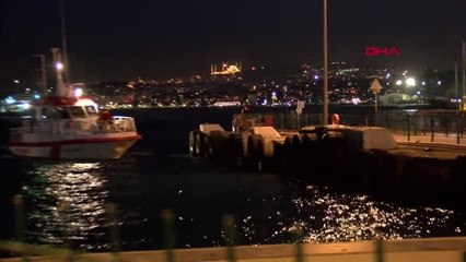 İstanbul Eminönü'nde Otomobil Denize Uçtu