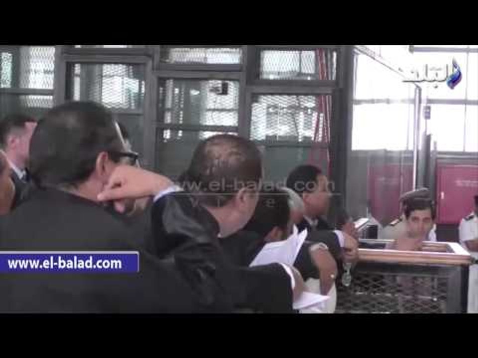 لحظة النطق بتأجيل محاكمة المرشد وعدد من قيادات الاخوان في «أحداث العدوة»