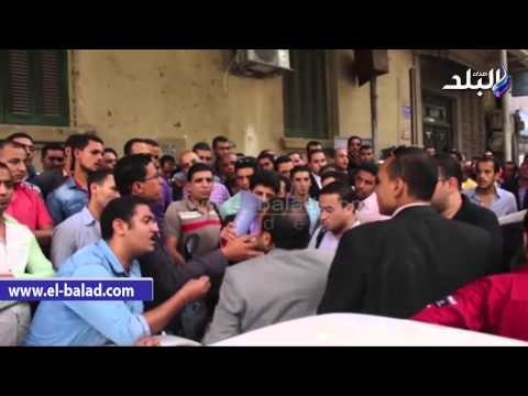 حملة الماجستير والدكتوراه يفترشون الأرض أمام مجلس الوزراء