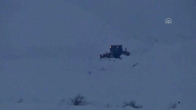 Kardan Yolu Kapanan Köydeki Hasta Kurtarıldı