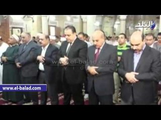 محافظ الفيوم يؤدي صلاة العيد ..ويؤكد:تجميع جلود الذبائح لصالح مرضي فيرس سي