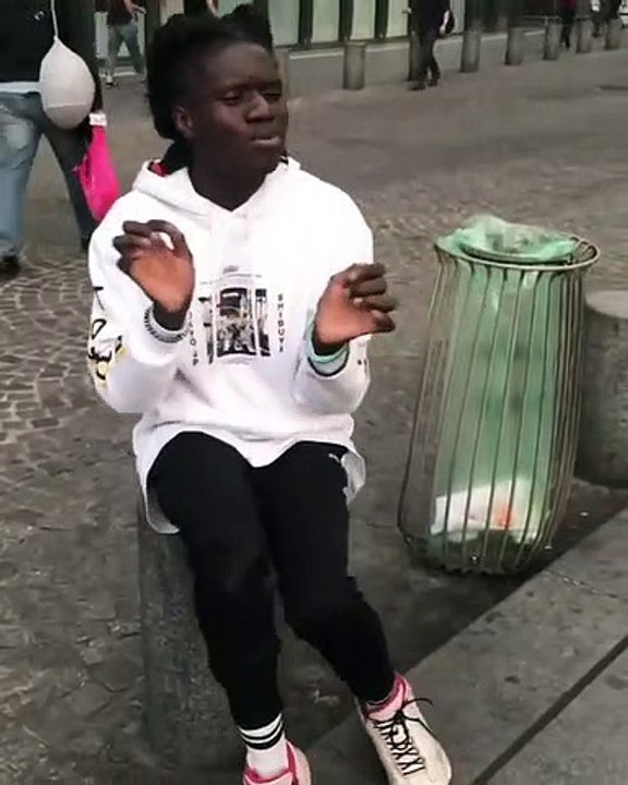 Il danse mieux que Michael Jackson à Paris !