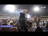 الجماهير تحمل مرتضى منصور على الأعناق عقب فوز الزالك بكأس مصر