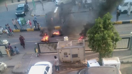 تصاعد الاحتجاجات بعدن.. واشتباكات للمتظاهرين مع القوات المدعومة إماراتياً